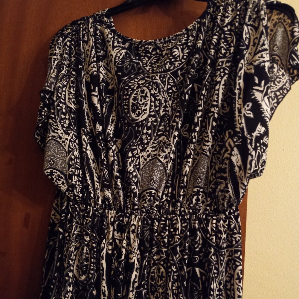 Dress - Picture 3 of 3